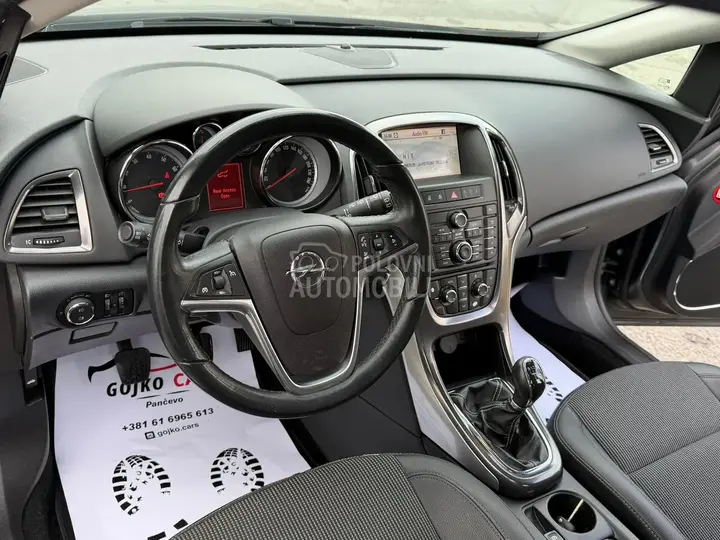 Opel Astra J 2011 photo 2