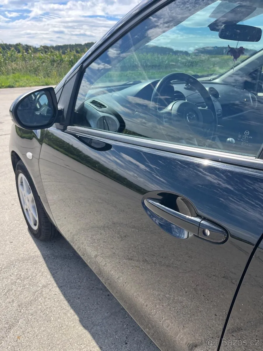 Mazda 2 photo 4
