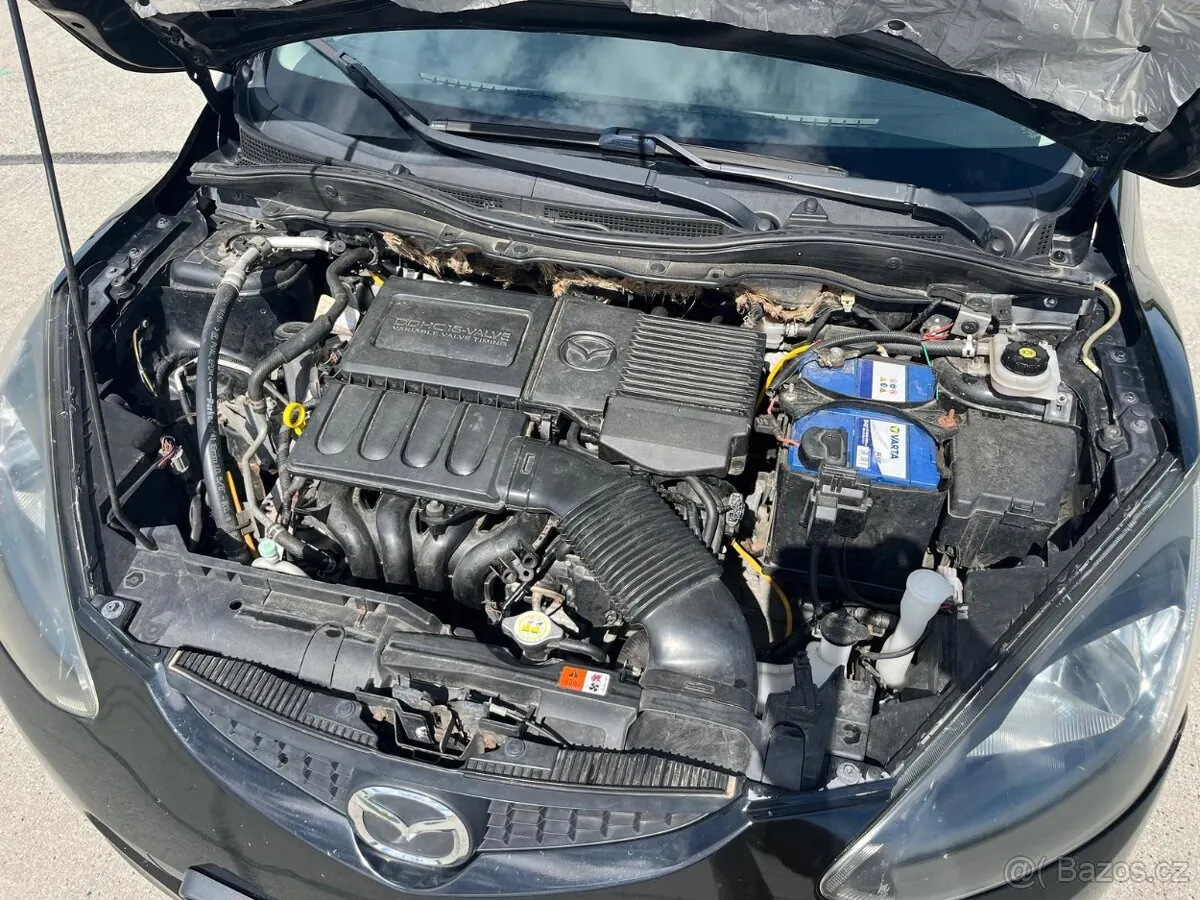 Mazda 2 photo 3