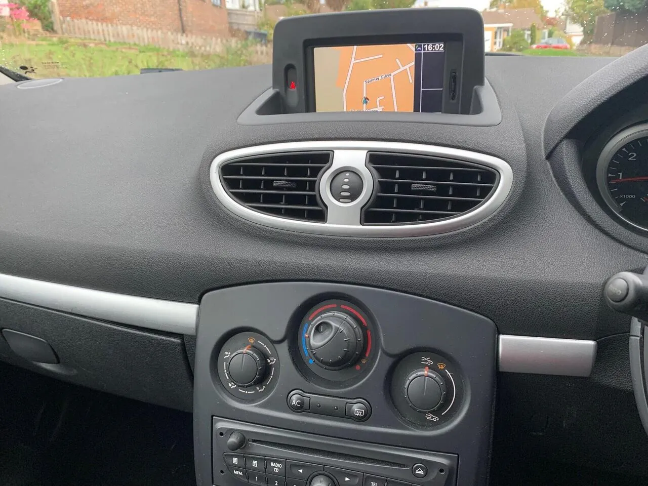 Renault Clio 2011 photo 5