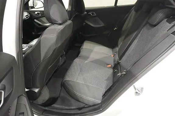 BMW 120 2026 photo 5