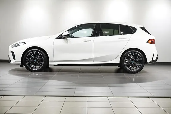 BMW 120 2026 photo 2