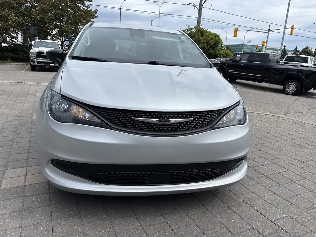 Chrysler Grand Caravan 2024 photo 2