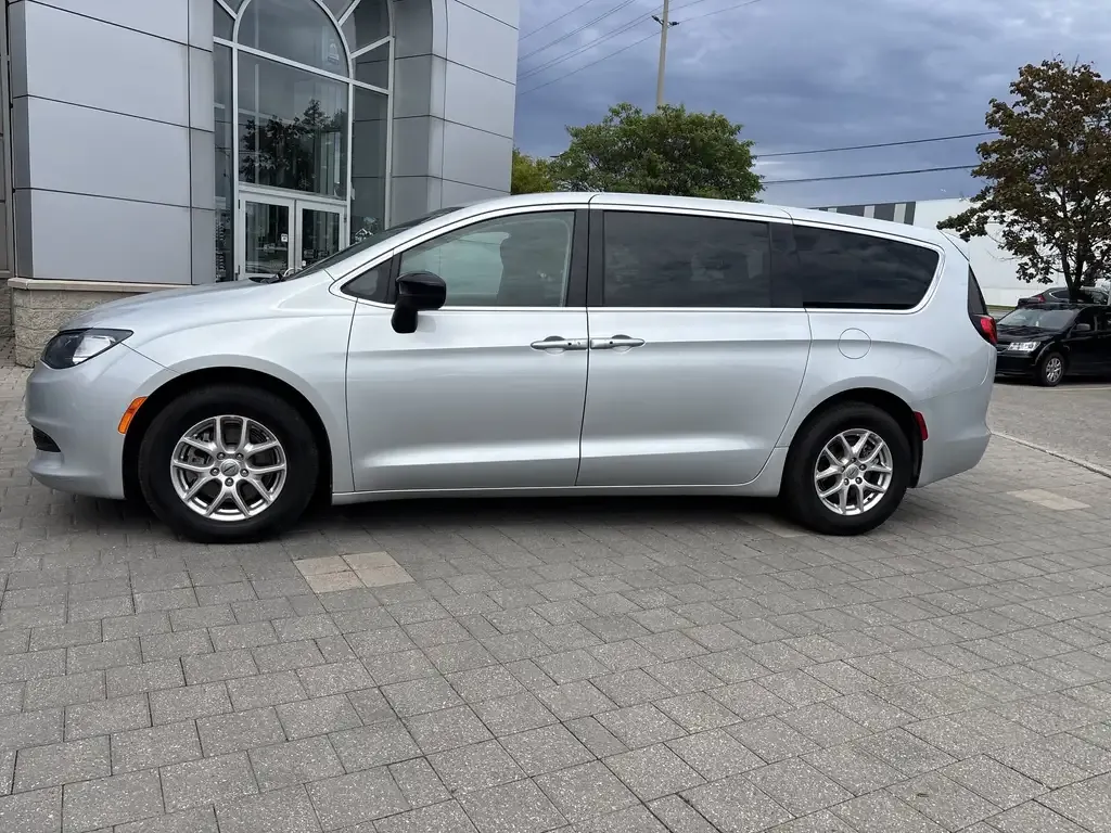 Chrysler Grand Caravan 2024 photo 4