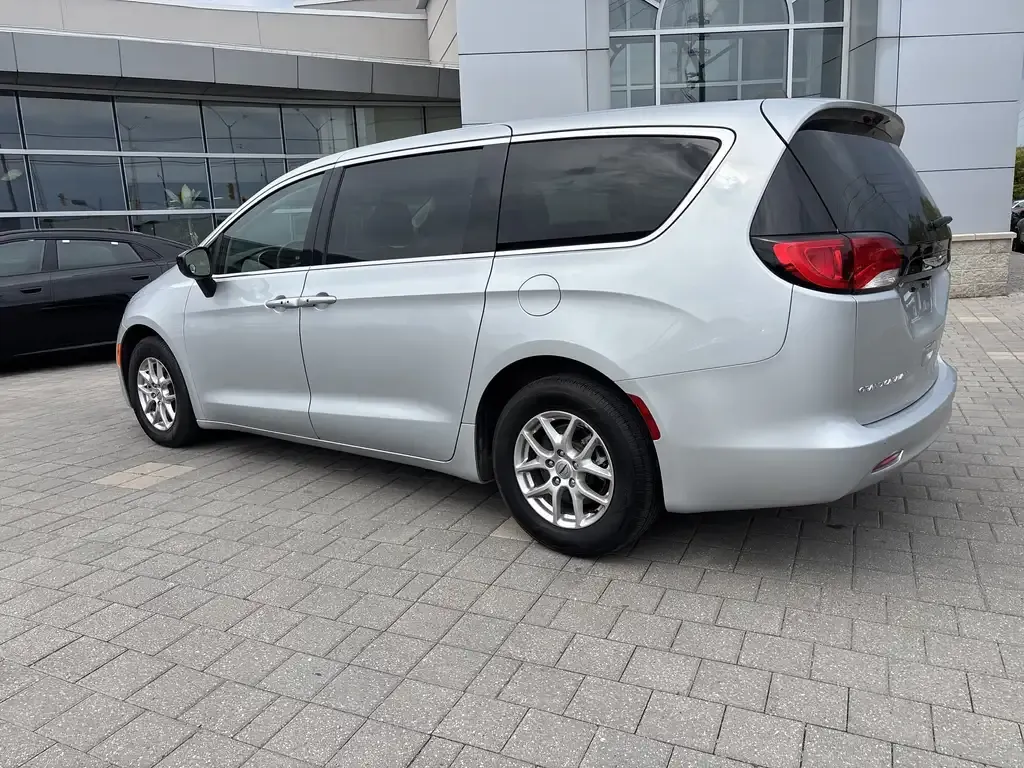 Chrysler Grand Caravan 2024 photo 5