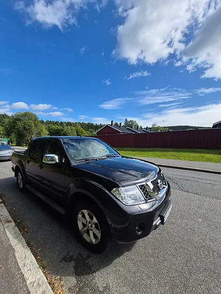 Nissan Navara 2011 photo 2
