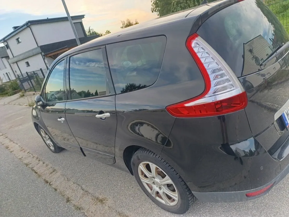 Renault Scenic 2012 photo 2