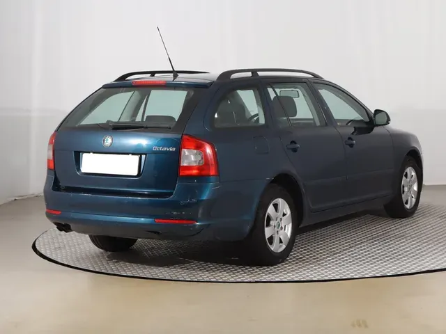 Skoda Octavia Combi 2012 photo 4