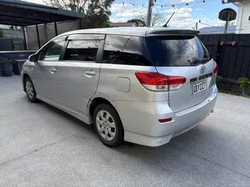 Toyota Wish 2010 photo 4