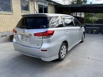 Toyota Wish 2010 photo 3