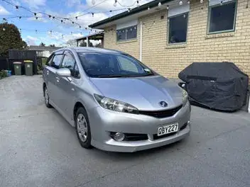 Toyota Wish 2010 photo 2