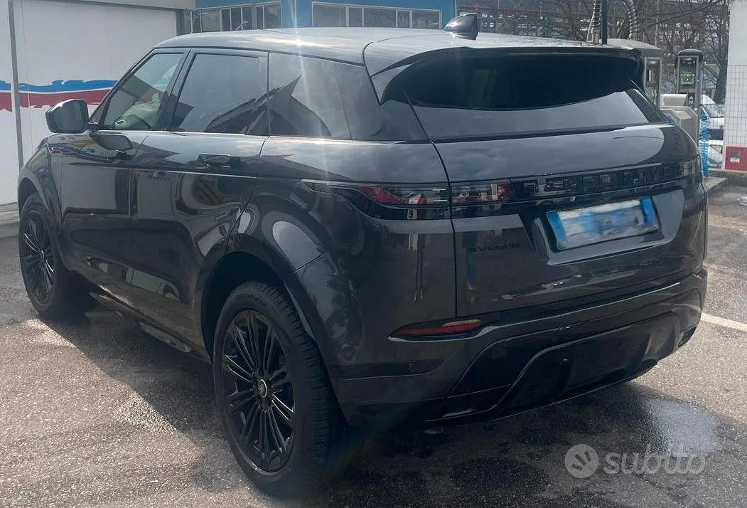 Land Rover Range Rover Evoque 2026 photo 3