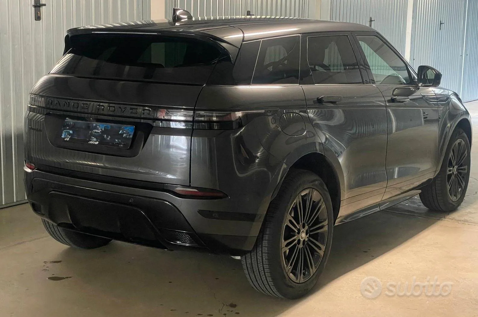 Land Rover Range Rover Evoque 2026 photo 2