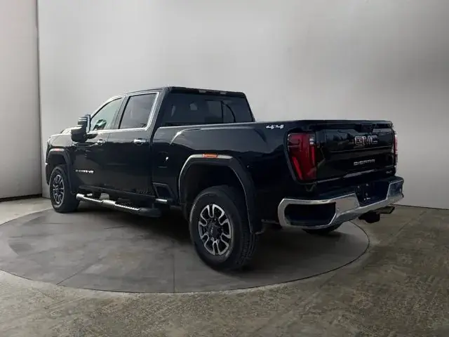 GMC Sierra 2500Hd 2026 photo 3