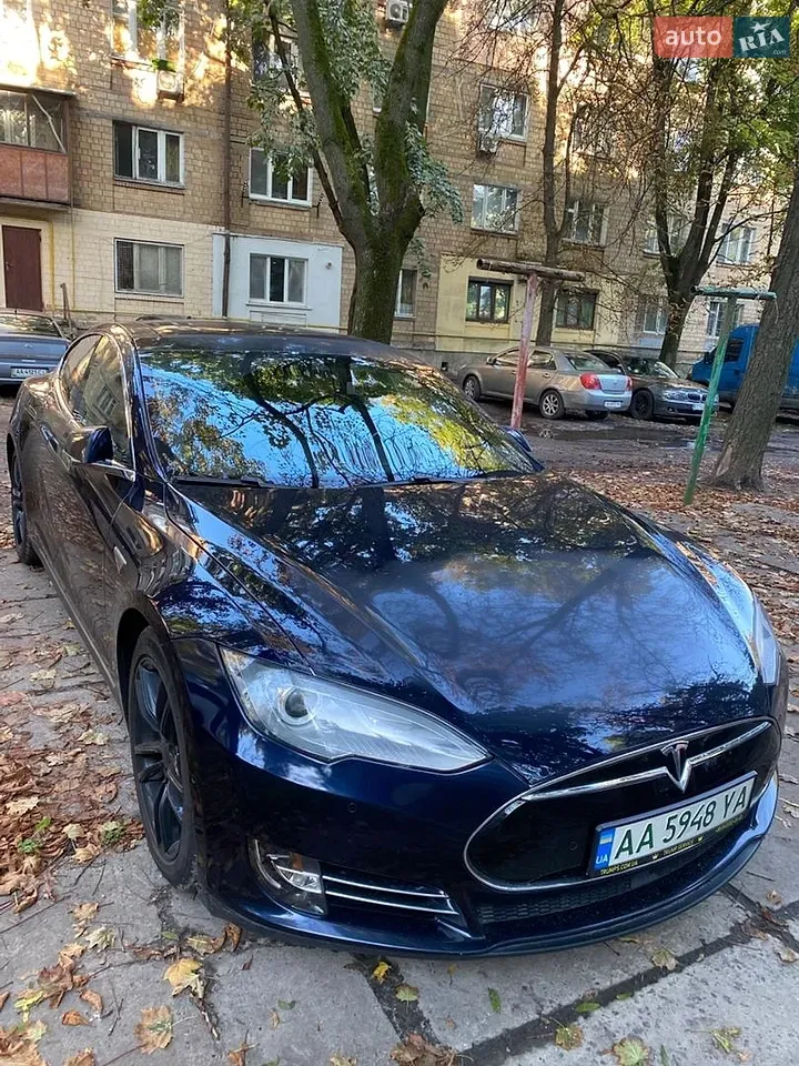 Tesla Model S 2015 photo 2