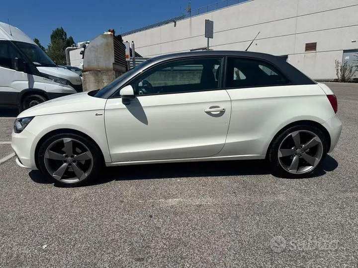 Audi A1 2011 photo 2