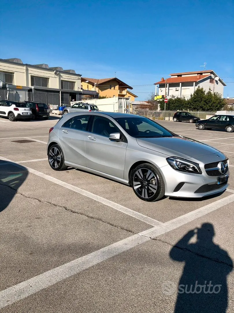 Mercedes-Benz A180 2017 photo 2
