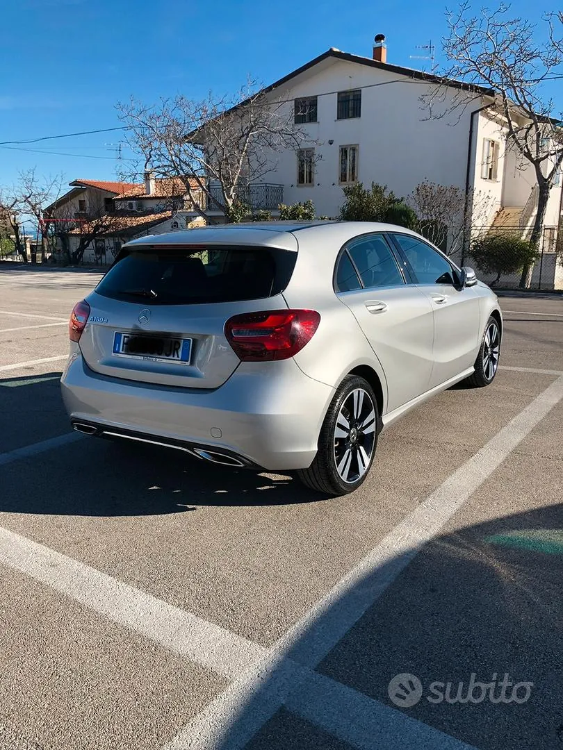 Mercedes-Benz A180 2017 photo 3