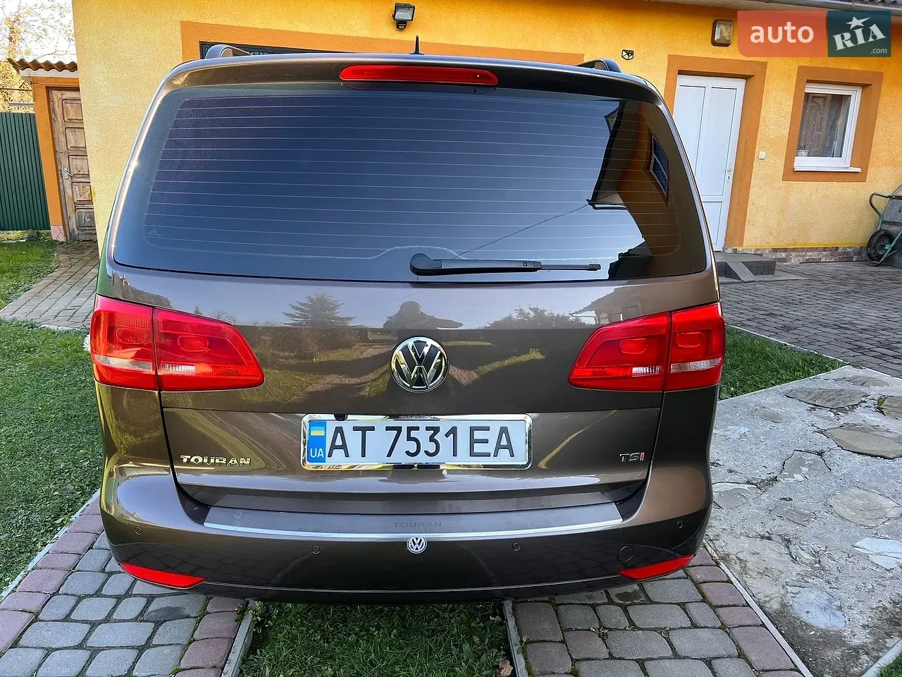 Volkswagen Touran 2011 photo 3