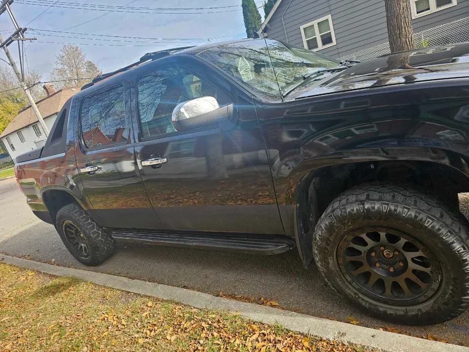 Chevrolet Avalanche 2008 photo 3