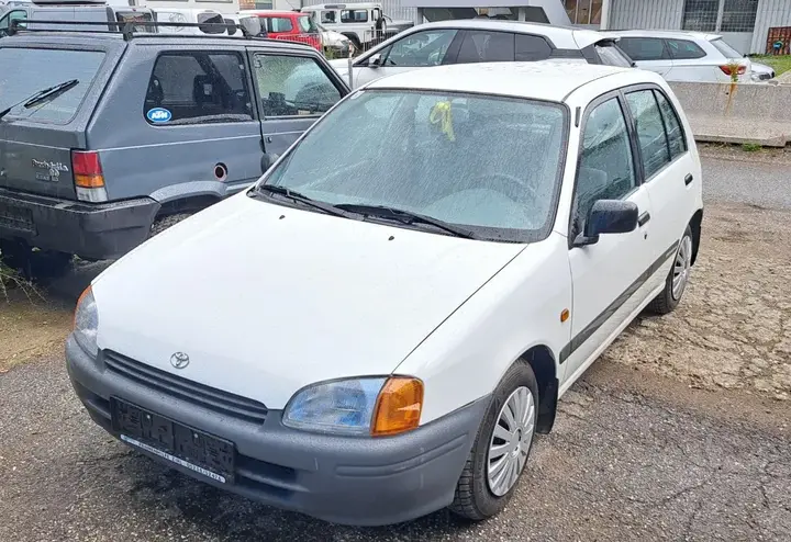 Toyota Starlet 1997 photo 2