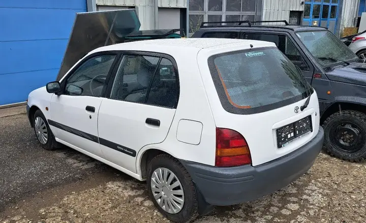 Toyota Starlet 1997 photo 3
