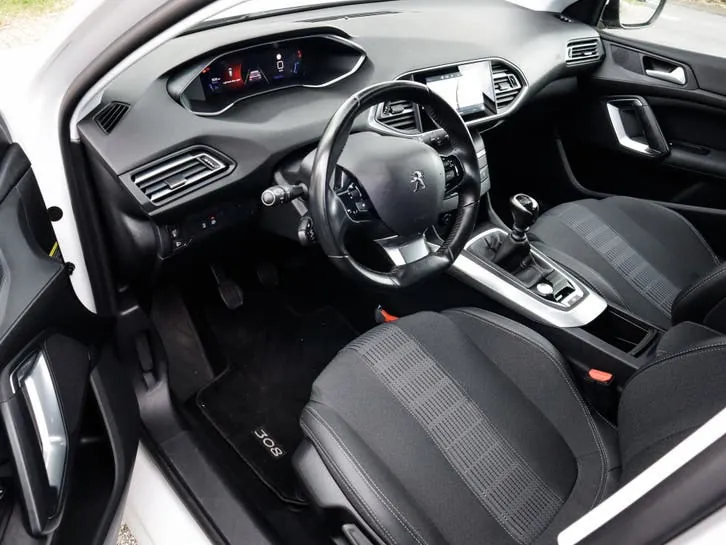 Peugeot 308 2021 photo 3