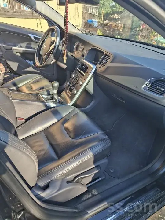 Volvo S60 2011 photo 4