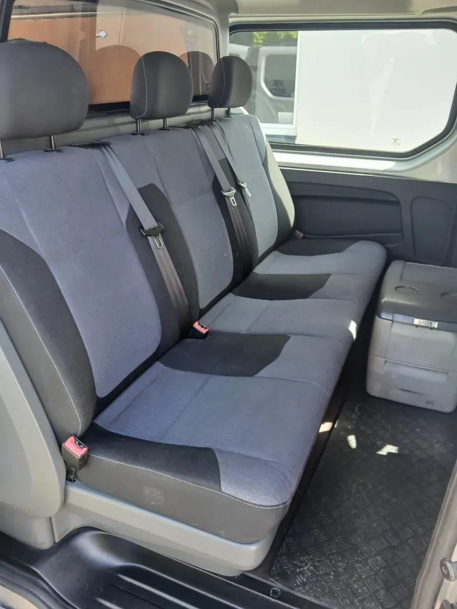 Opel Vivaro 2015 photo 2