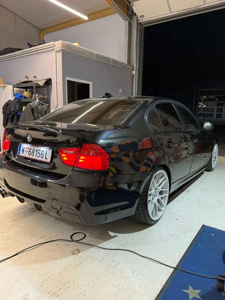 BMW 3 Series 2009 photo 3