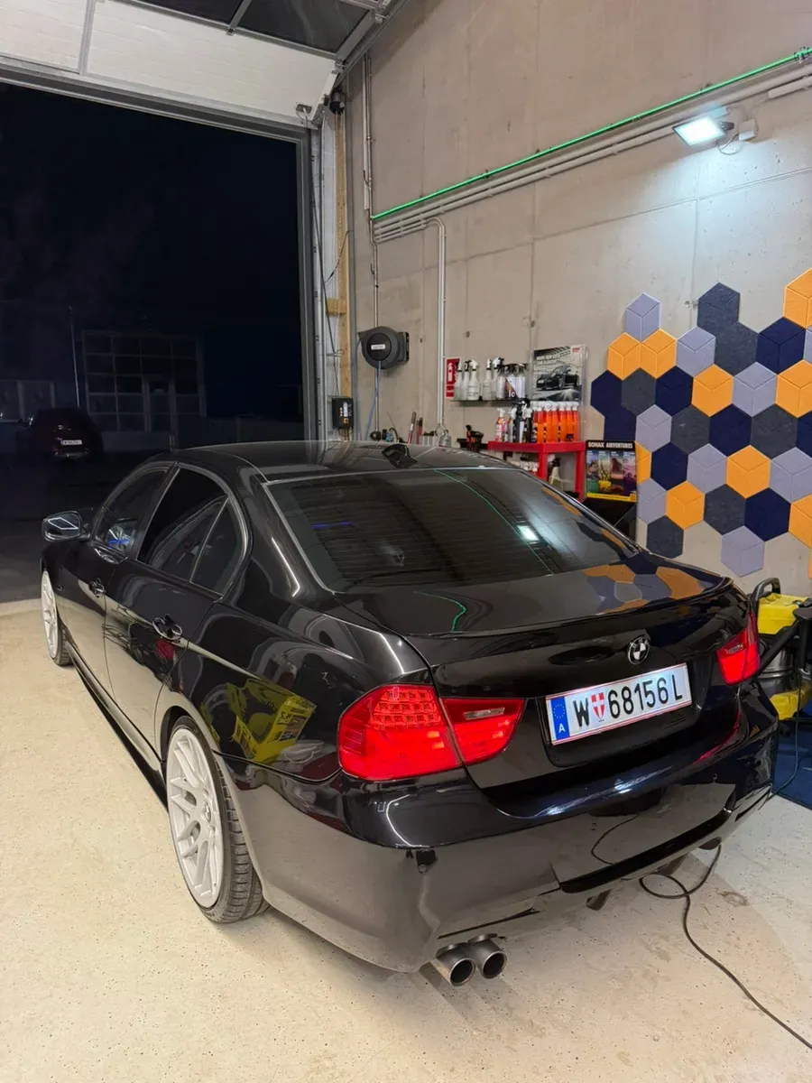BMW 3 Series 2009 photo 2