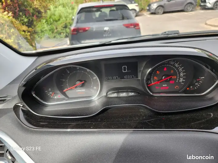 Peugeot 208 2014 photo 3