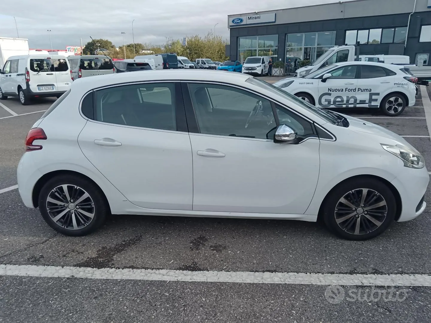 Peugeot 208 2015 photo 2