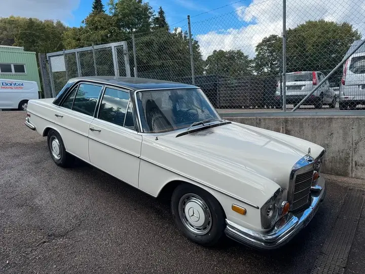 Mercedes-Benz W108