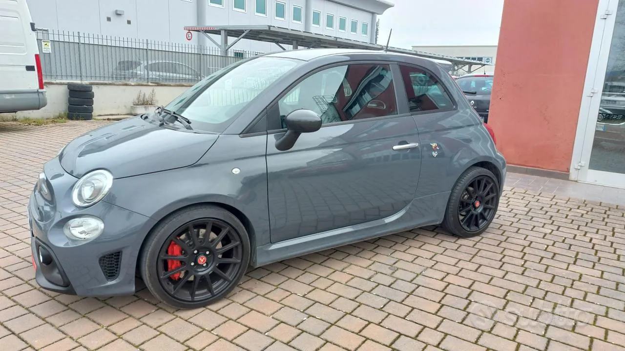 Abarth 695 2017 photo 3