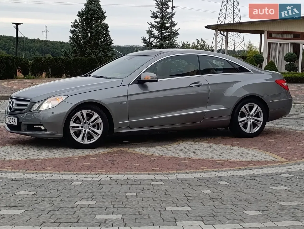 Mercedes-Benz E-Class 2010 photo 4