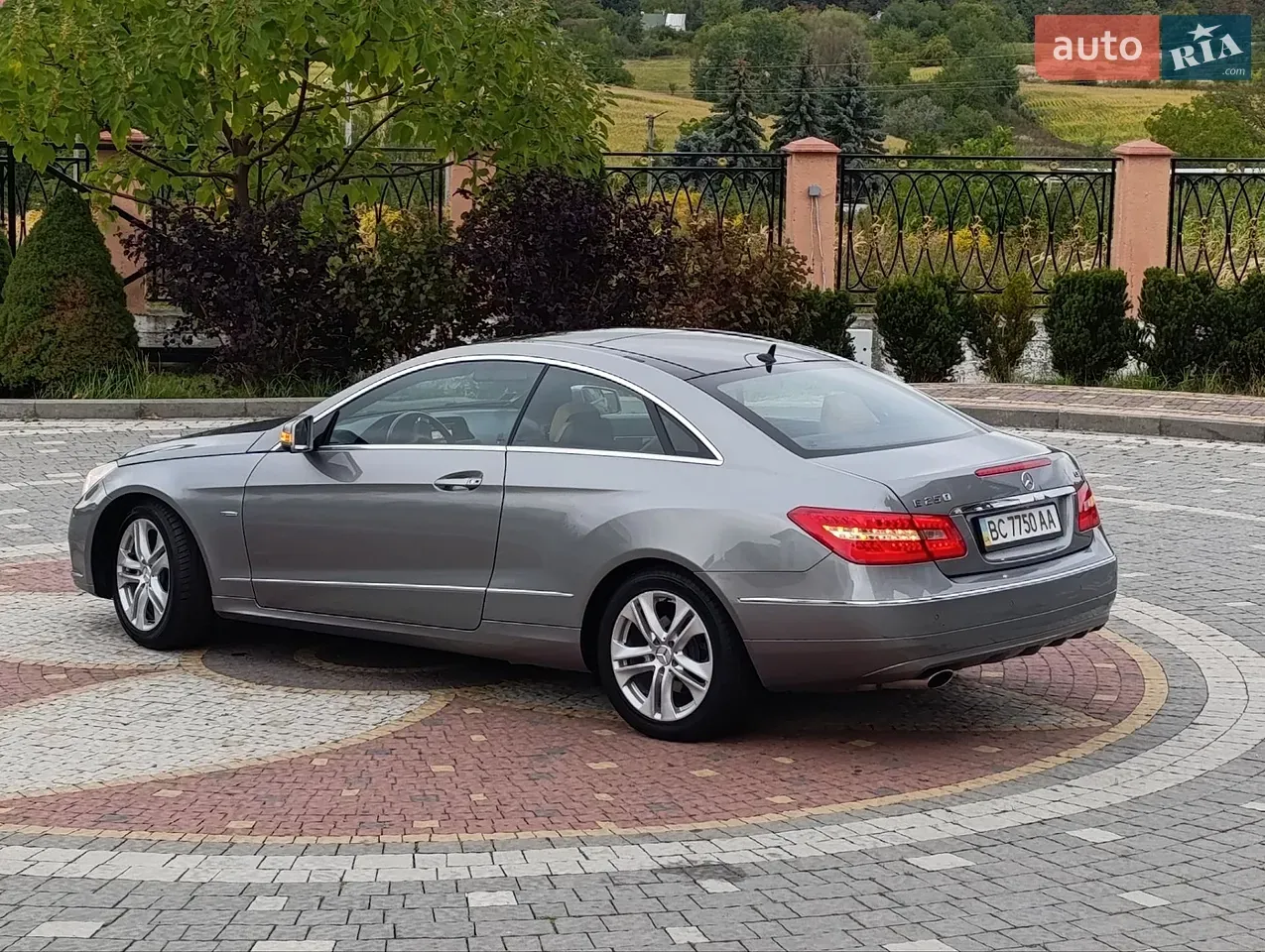 Mercedes-Benz E-Class 2010 photo 3