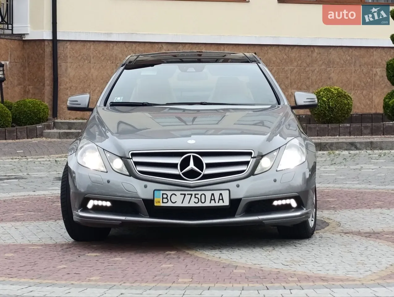 Mercedes-Benz E-Class 2010 photo 2