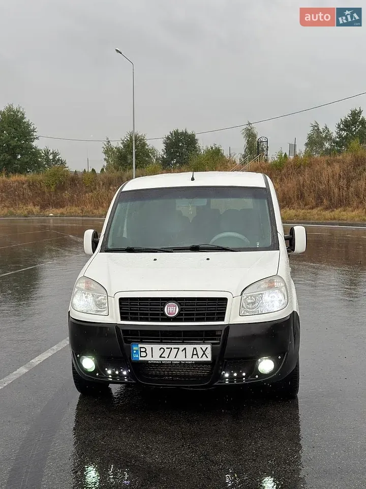 Fiat Doblo 2010 photo 2