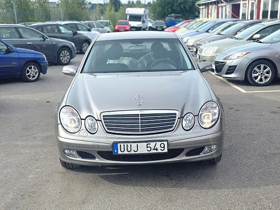 Mercedes-Benz E300 2004 photo 3