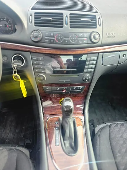 Mercedes-Benz E300 2004 photo 4