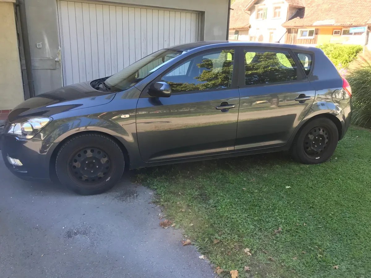 Kia Ceed 2011 photo 2