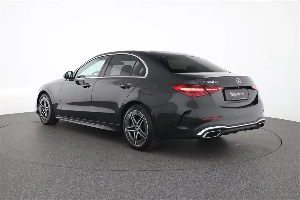Mercedes-Benz C-Class 2025 photo 3