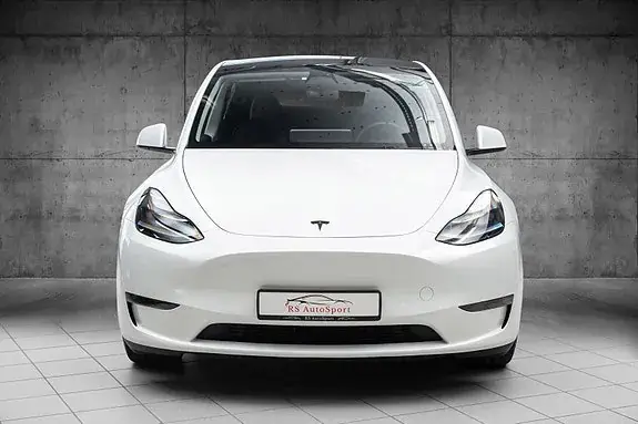 Tesla Model Y 2024 photo 2