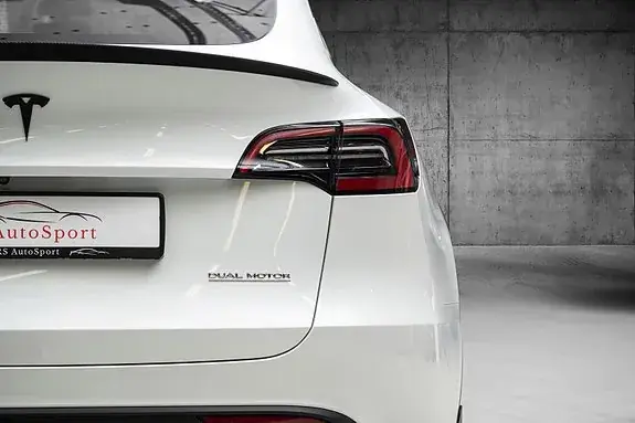 Tesla Model Y 2024 photo 4