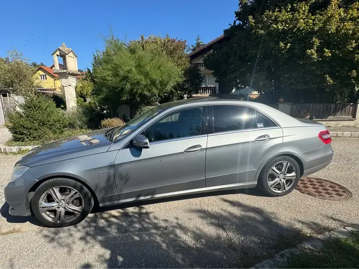 Mercedes-Benz E-Class 2010 photo 2