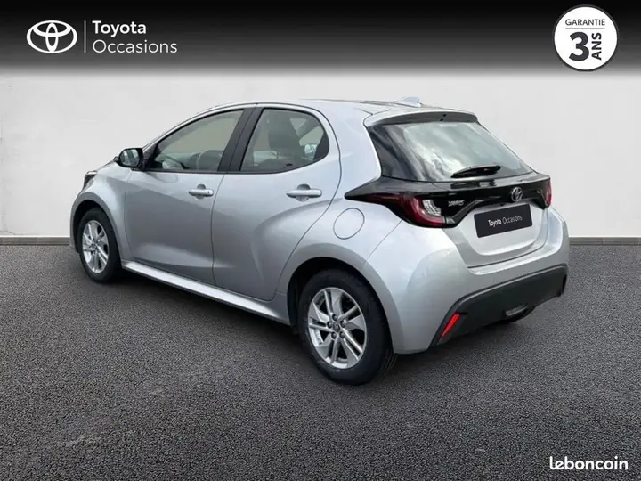 Toyota Yaris 2024 photo 2