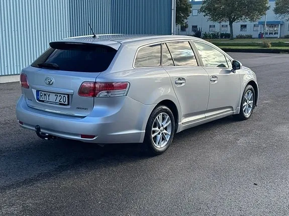 Toyota Avensis 2011 photo 4