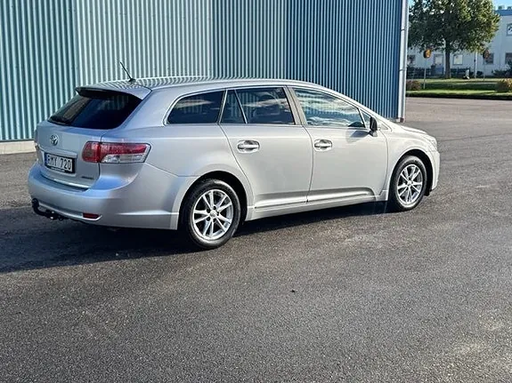 Toyota Avensis 2011 photo 3
