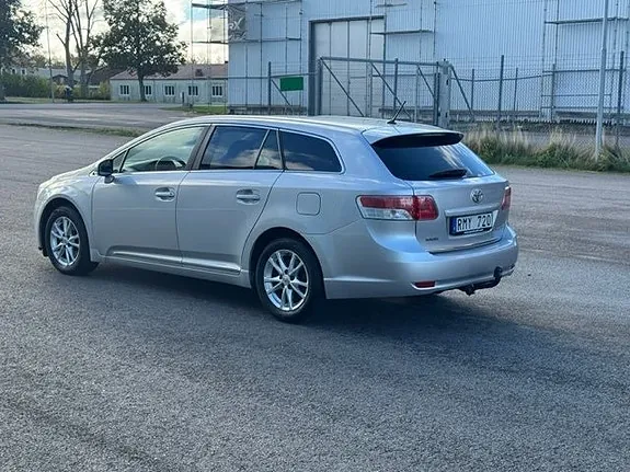 Toyota Avensis 2011 photo 5